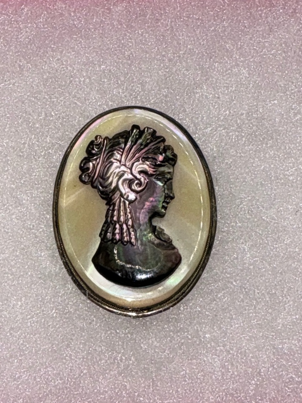 Vintage Mother of Pearl Cameo Pendant Necklace - Picture 7 of 8